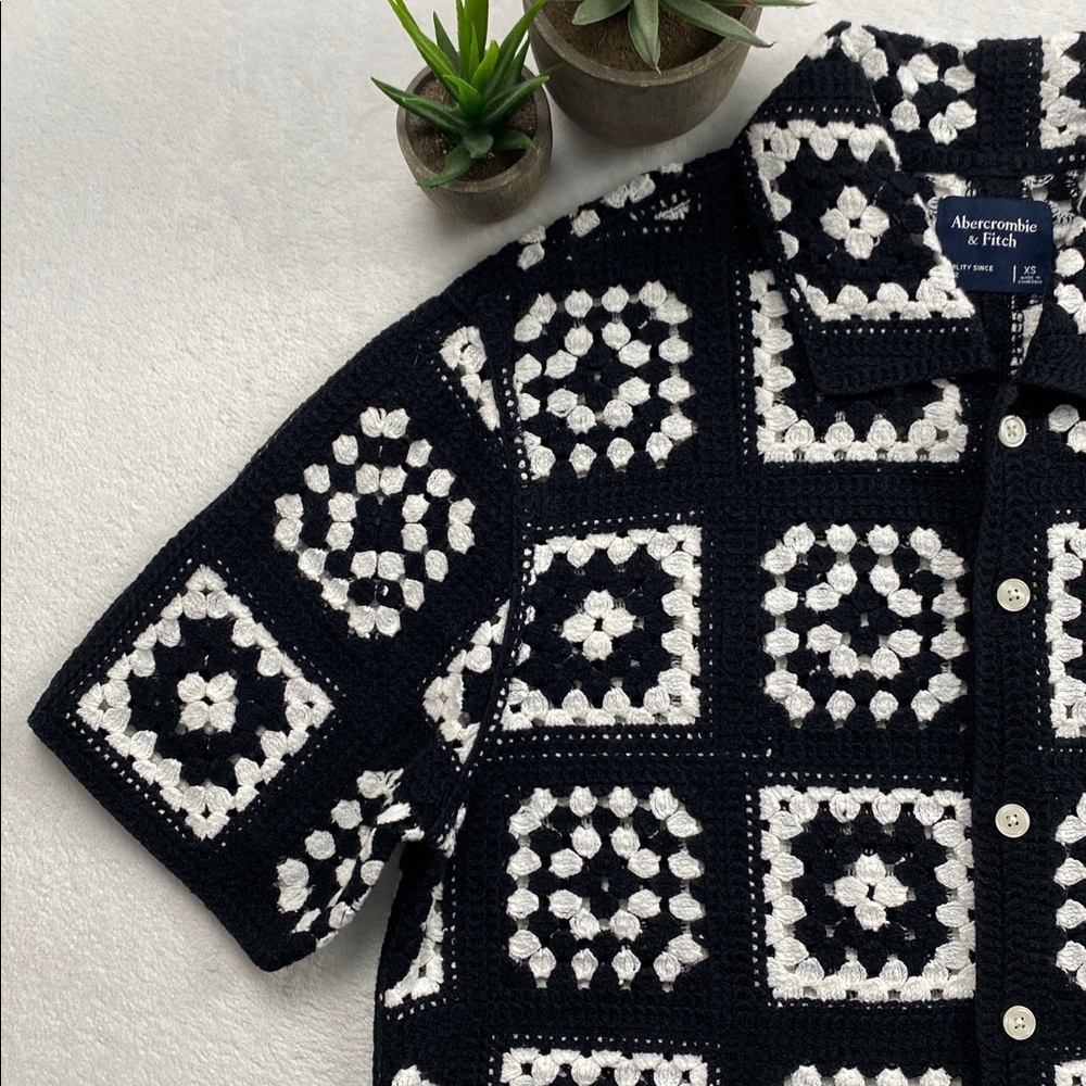 Abercrombie & Fitch Boho Crochet Knit Short Sleeve Button Up Shirt (Black/White) - Picture 8 of 16